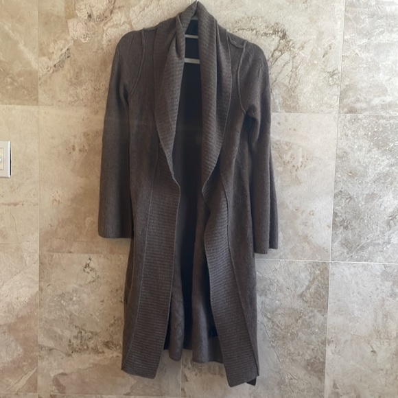 Cashmere with detail sweater in camel color. So daft and so warm! - Picture 3 of 8